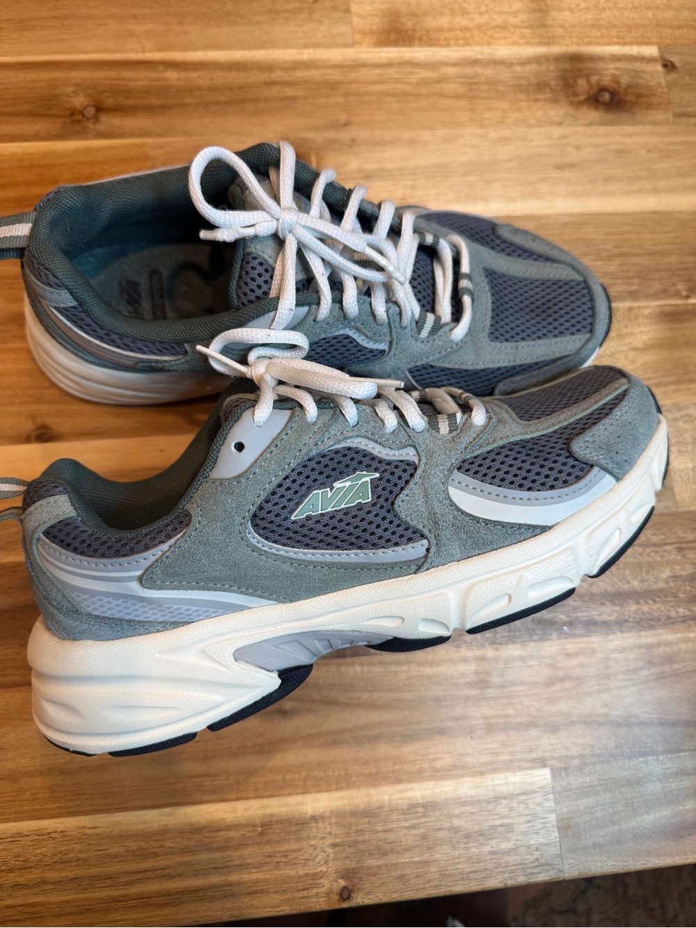 AVIA Womems Green/Gray Mesh Athletic Sneakers - Gray/White